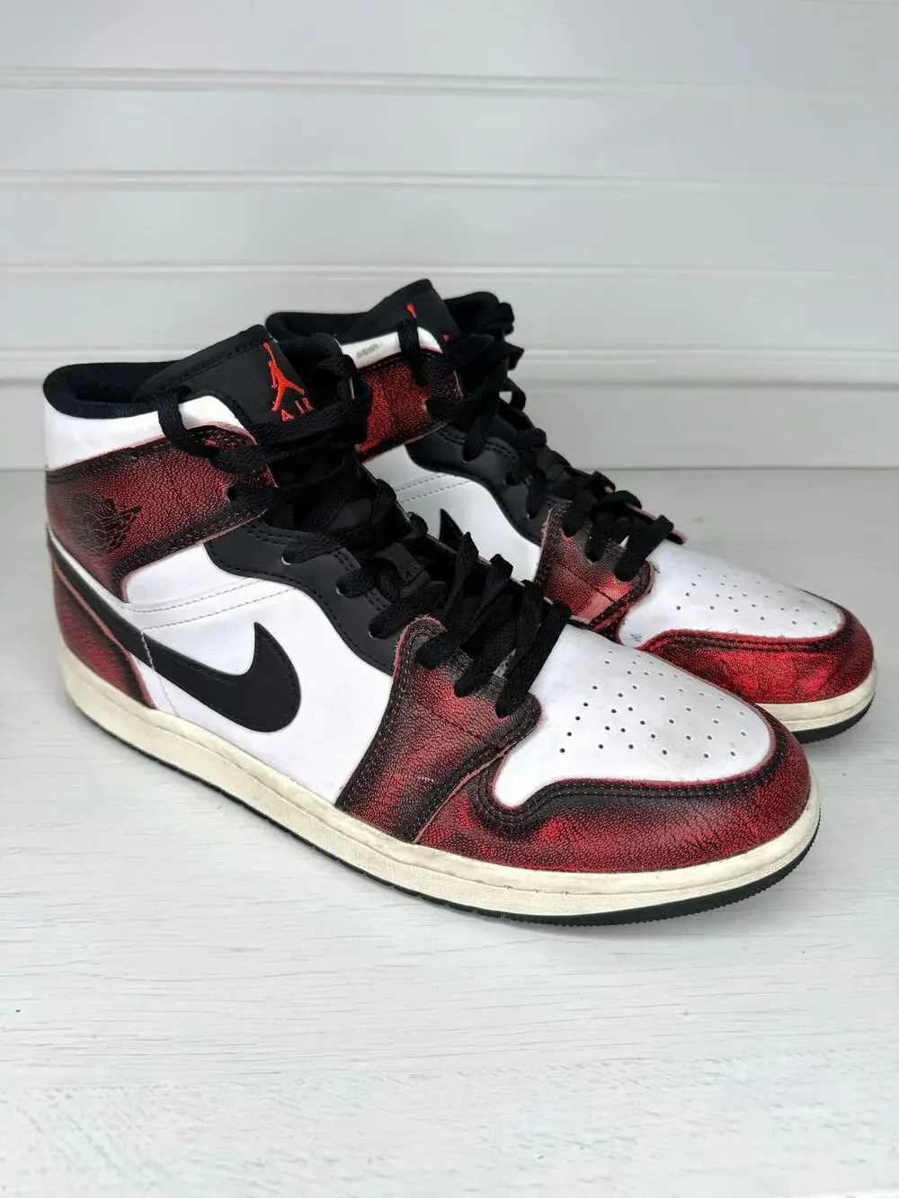 Air Jordan 1 Mid SE Wear-Away Chicago Infrared Size 11 Pre-owned DV9565-006